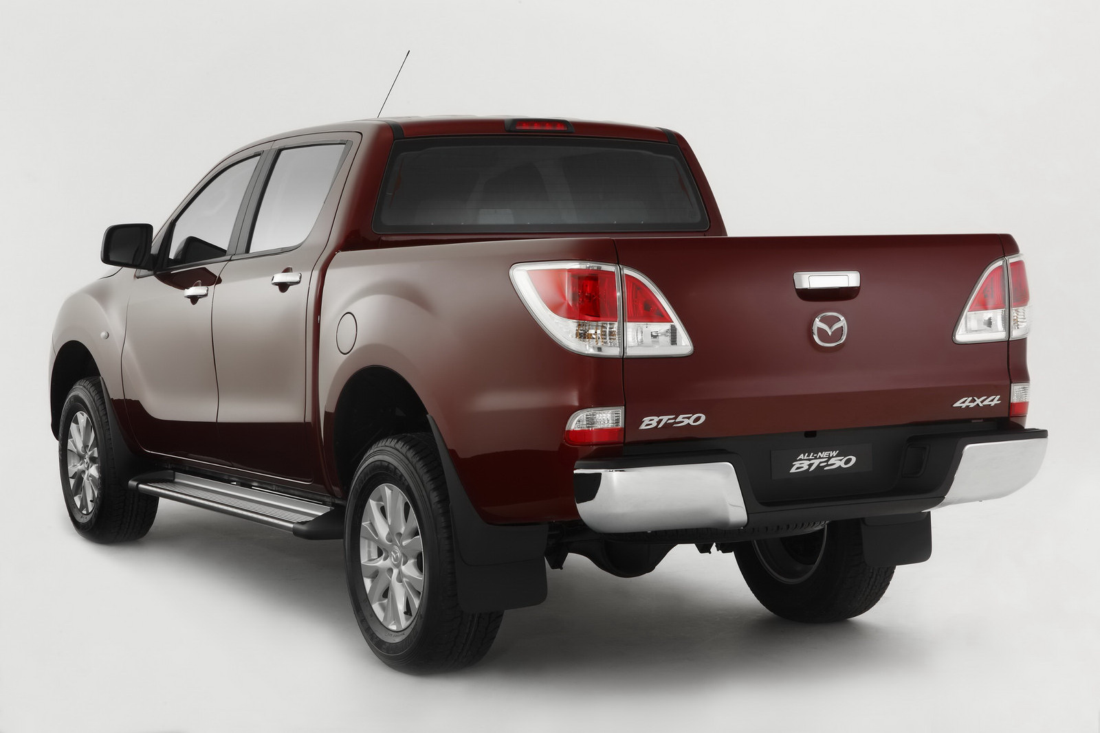 Mazda BT-50: 12 фото