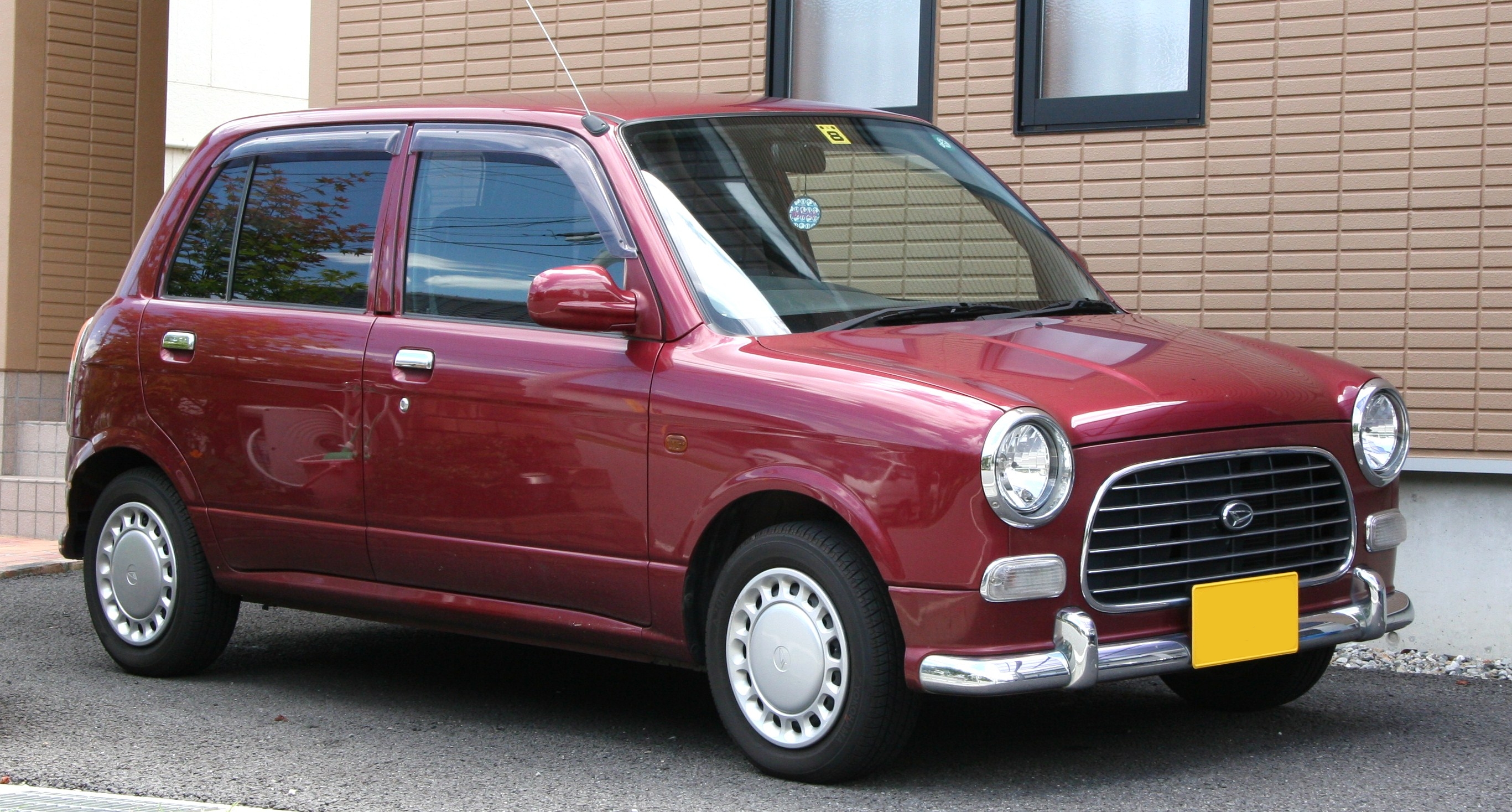 Daihatsu Mira: 4 фото