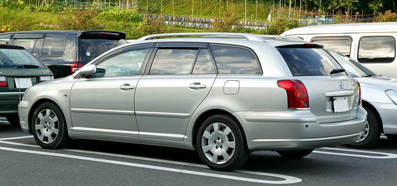 Toyota Avensis Wagon: 9 фото