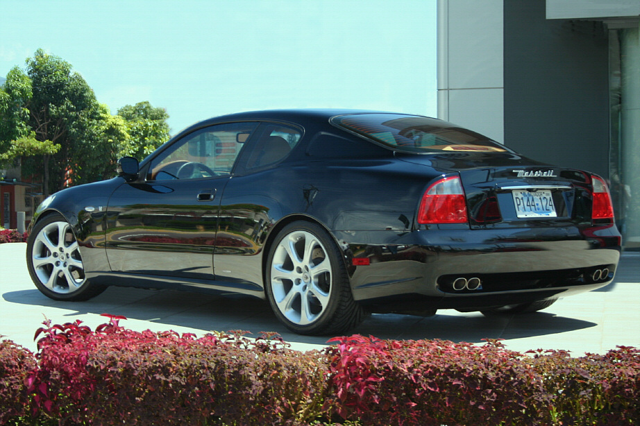 Maserati Coupe: 3 фото