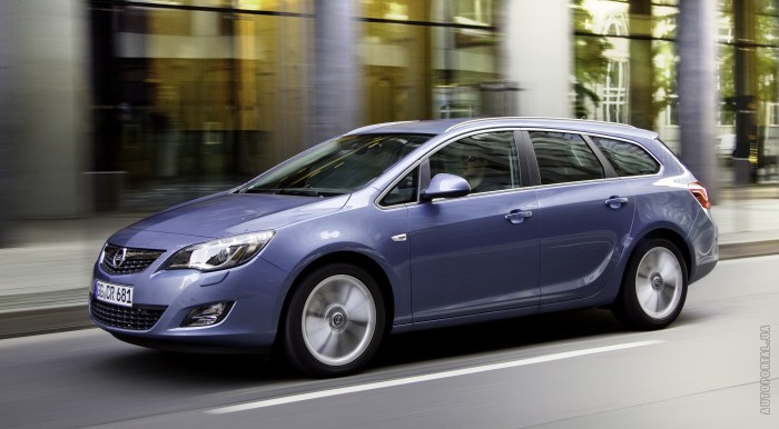 Opel Astra Sports Tourer: 10 фото